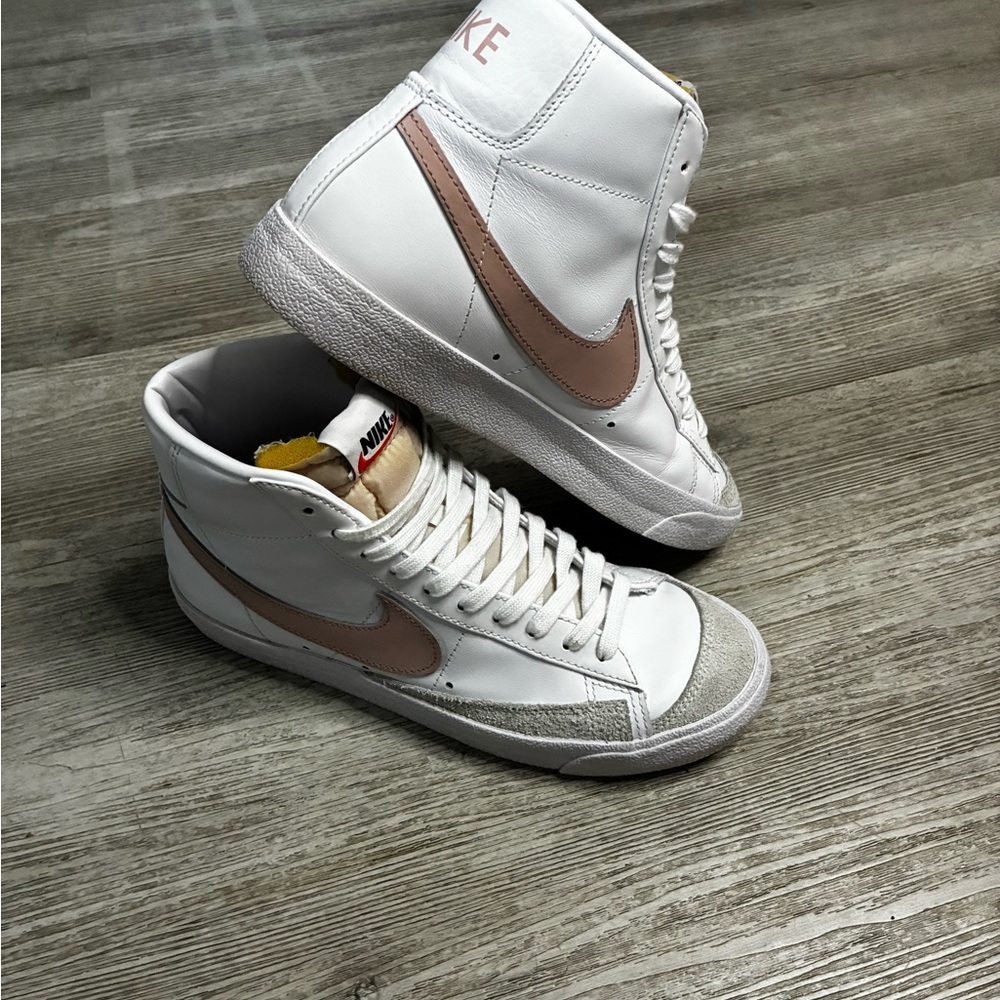 Nike Blazers Women's White and Baby Pink Sneakers size 8.8 - Picture 3 of 4